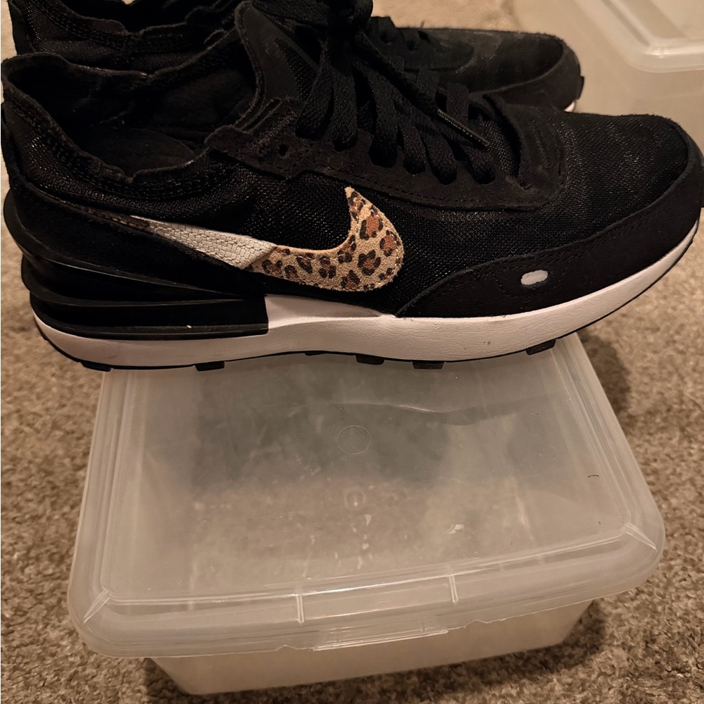 Nike women’s Black Sneakers leopard print swoosh - Picture 2 of 5